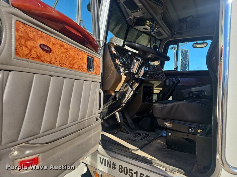 image for item NP9367 2003 Peterbilt  379 semi truck