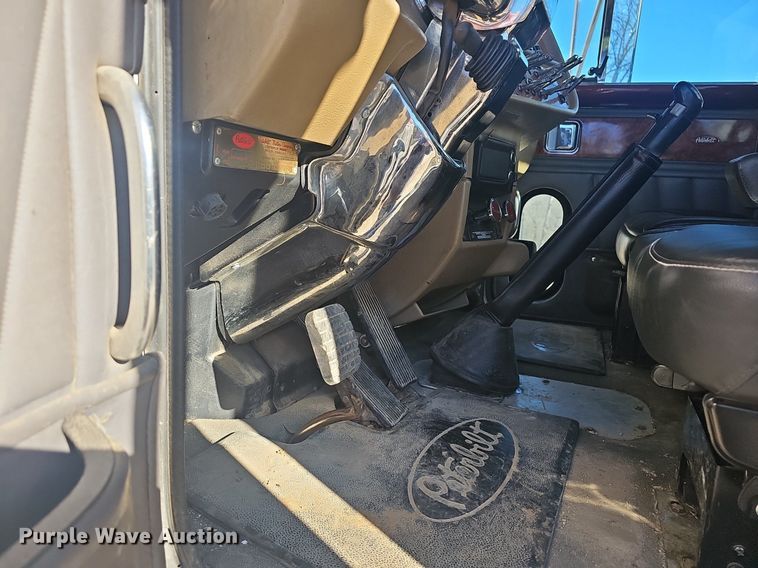 image for item NP9367 2003 Peterbilt  379 semi truck