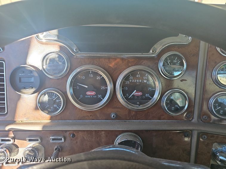 image for item NP9367 2003 Peterbilt  379 semi truck