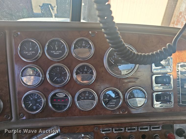 image for item NP9367 2003 Peterbilt  379 semi truck