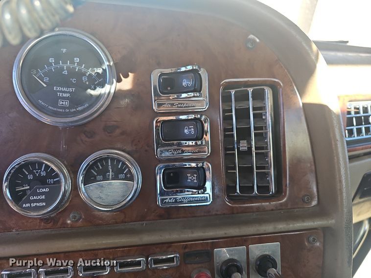 image for item NP9367 2003 Peterbilt  379 semi truck