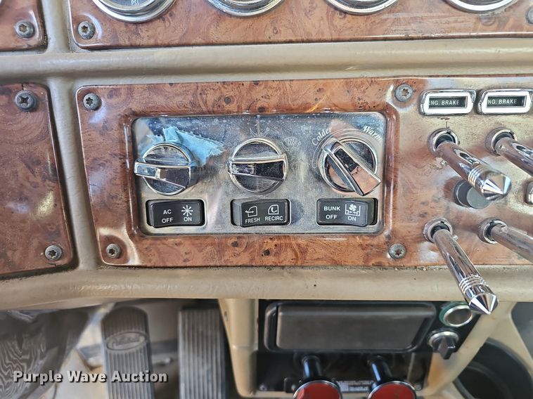 image for item NP9367 2003 Peterbilt  379 semi truck