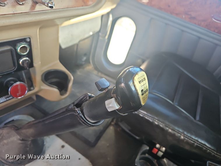 image for item NP9367 2003 Peterbilt  379 semi truck