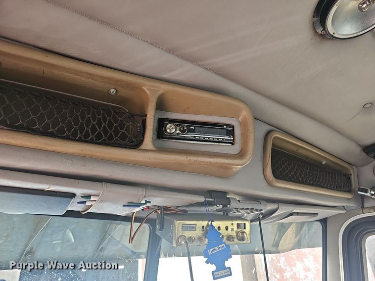 image for item NP9367 2003 Peterbilt  379 semi truck