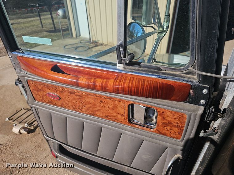 image for item NP9367 2003 Peterbilt  379 semi truck