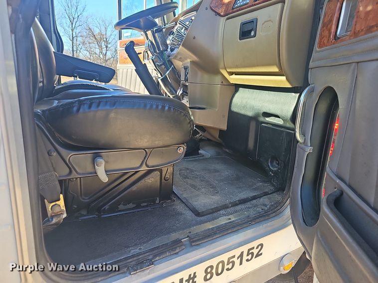 image for item NP9367 2003 Peterbilt  379 semi truck