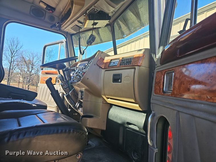 image for item NP9367 2003 Peterbilt  379 semi truck