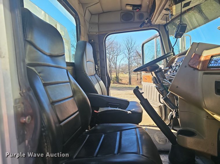 image for item NP9367 2003 Peterbilt  379 semi truck