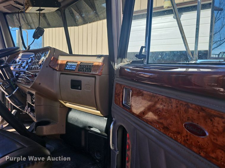 image for item NP9367 2003 Peterbilt  379 semi truck