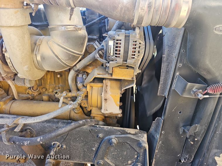 image for item NP9367 2003 Peterbilt  379 semi truck