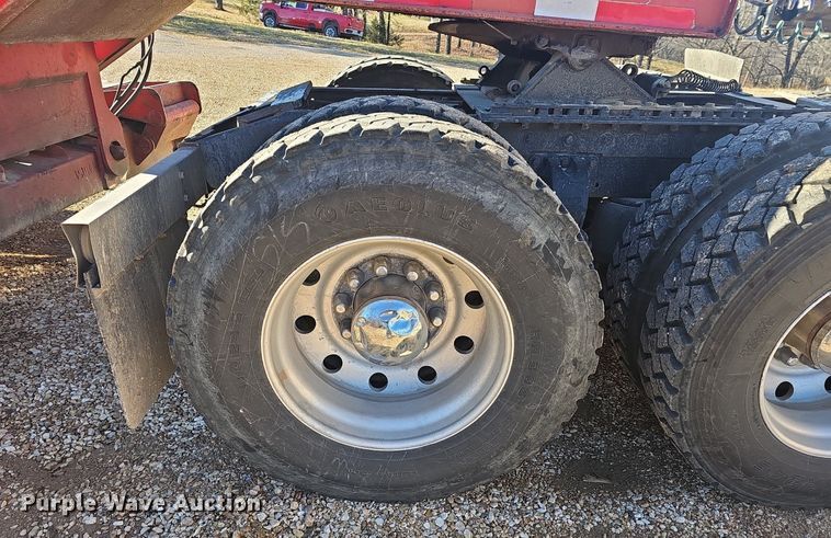 image for item NP9367 2003 Peterbilt  379 semi truck