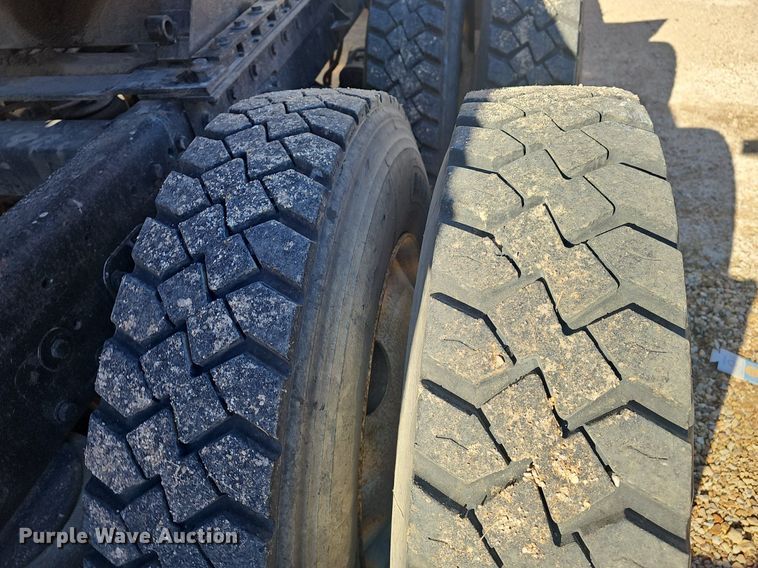 image for item NP9367 2003 Peterbilt  379 semi truck