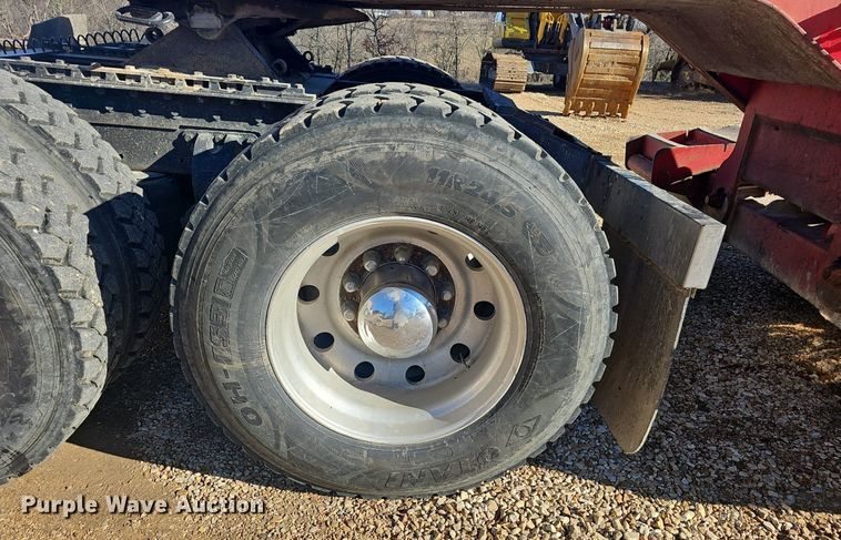 image for item NP9367 2003 Peterbilt  379 semi truck