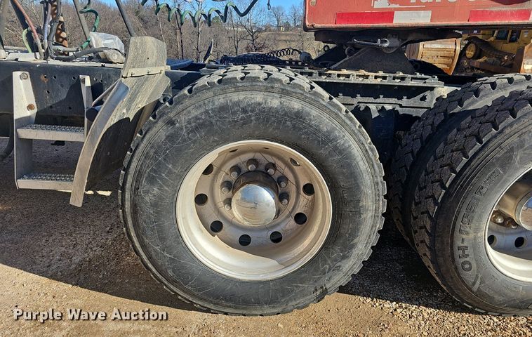 image for item NP9367 2003 Peterbilt  379 semi truck