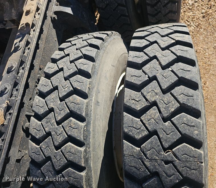 image for item NP9367 2003 Peterbilt  379 semi truck