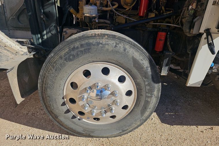 image for item NP9367 2003 Peterbilt  379 semi truck