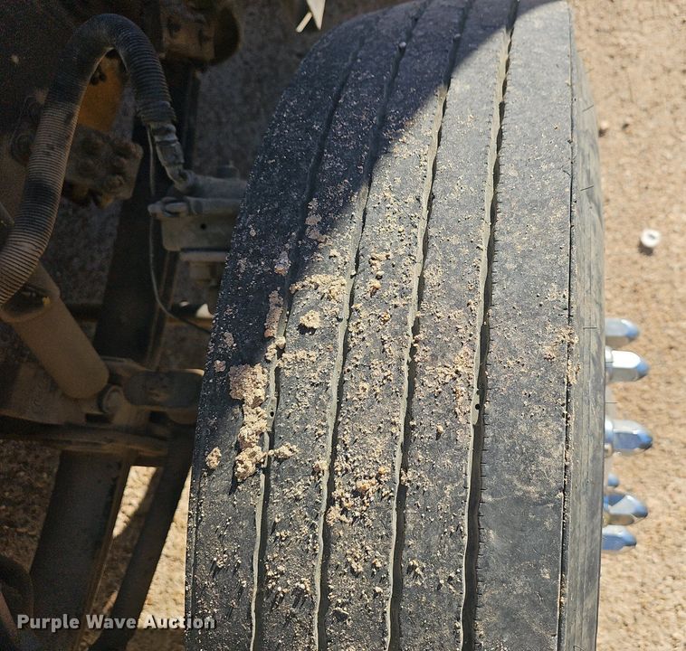 image for item NP9367 2003 Peterbilt  379 semi truck