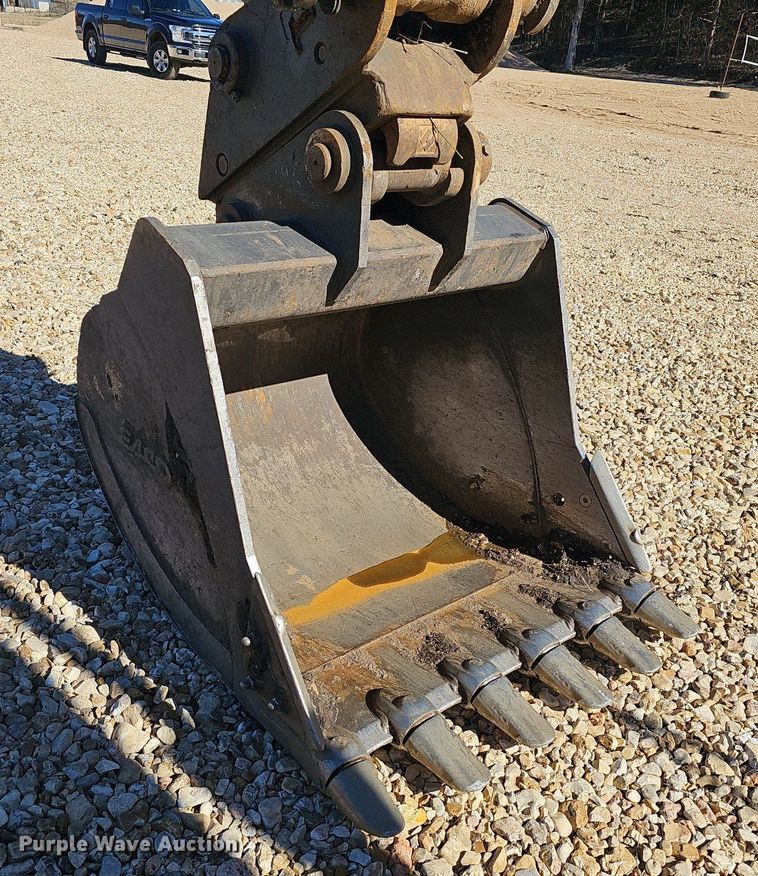 image for item NP9370 2019 Komatsu PC210LC-11 excavator