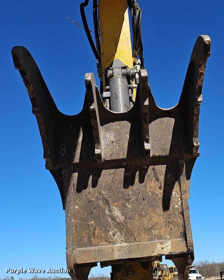 image for item NP9370 2019 Komatsu PC210LC-11 excavator