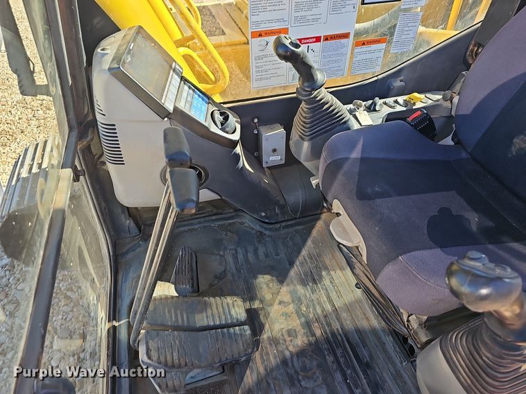 image for item NP9370 2019 Komatsu PC210LC-11 excavator