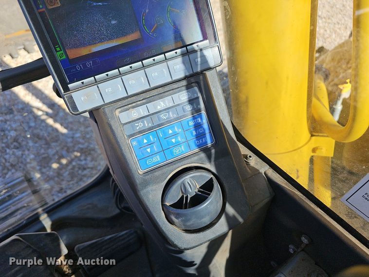 image for item NP9370 2019 Komatsu PC210LC-11 excavator