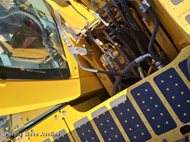 image for item NP9370 2019 Komatsu PC210LC-11 excavator