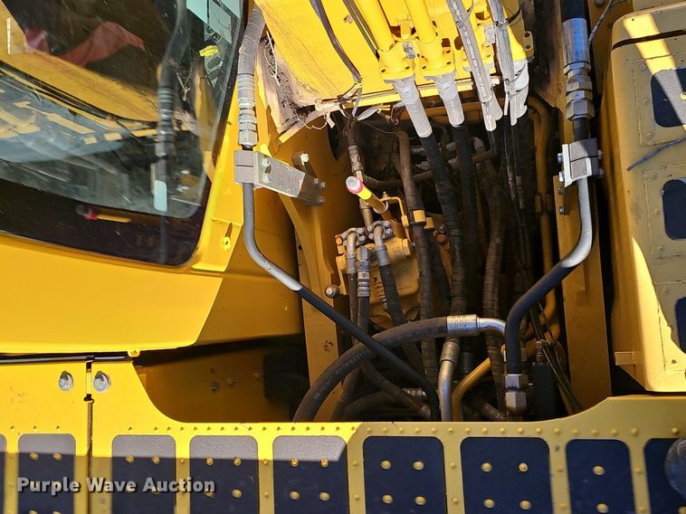 image for item NP9370 2019 Komatsu PC210LC-11 excavator