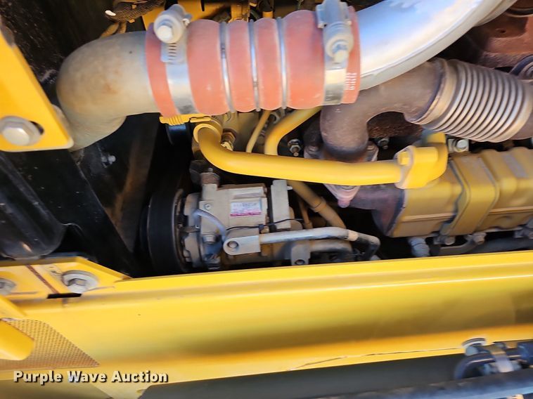 image for item NP9371 2013 John Deere 700K XLT dozer