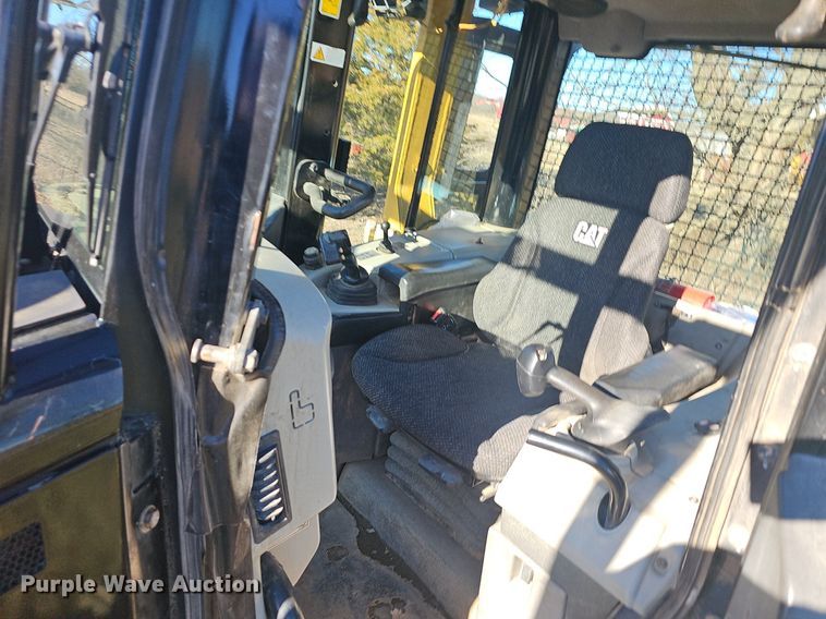 image for item NP9372 2014 Caterpillar D6N XL dozer