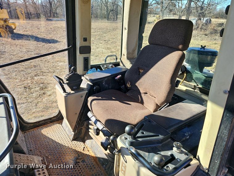 image for item NP9373 2002 Caterpillar 963C track loader