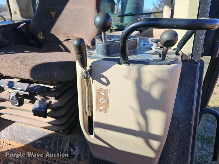 image for item NP9373 2002 Caterpillar 963C track loader