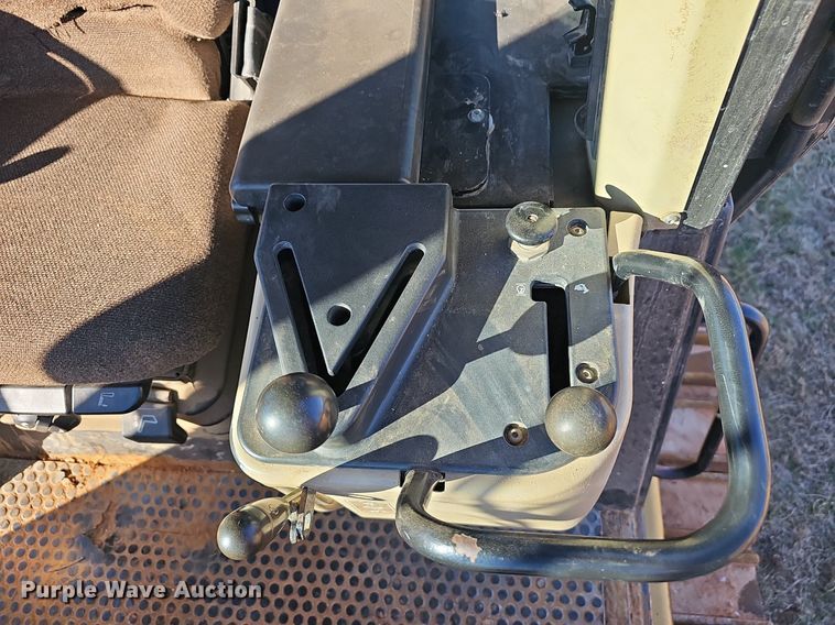 image for item NP9373 2002 Caterpillar 963C track loader