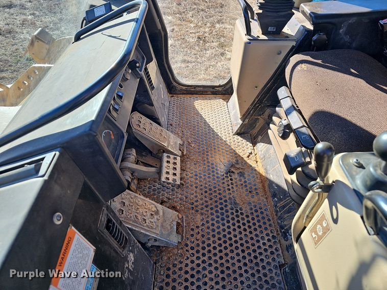 image for item NP9373 2002 Caterpillar 963C track loader