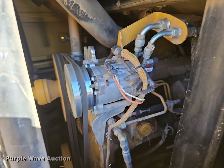 image for item NP9373 2002 Caterpillar 963C track loader