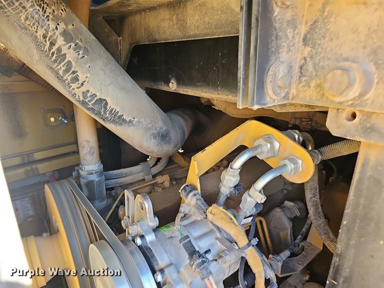 image for item NP9373 2002 Caterpillar 963C track loader