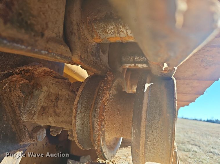 image for item NP9373 2002 Caterpillar 963C track loader