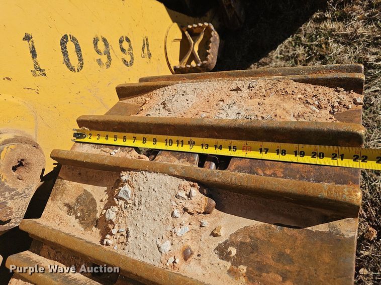 image for item NP9373 2002 Caterpillar 963C track loader