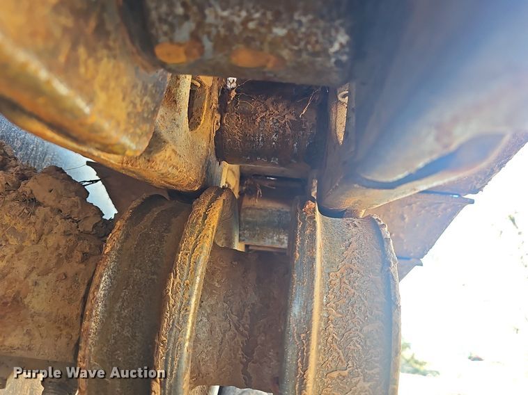 image for item NP9373 2002 Caterpillar 963C track loader