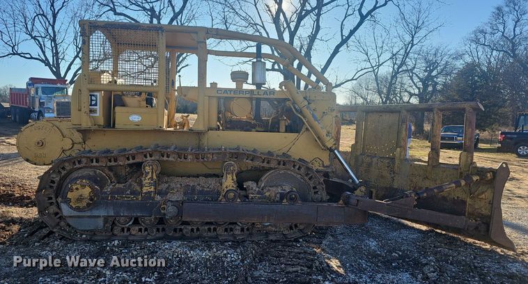 image for item NP9374 1968 Caterpillar D6C dozer