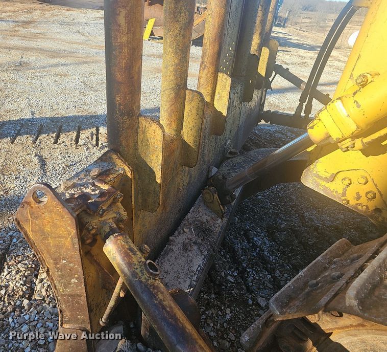 image for item NP9374 1968 Caterpillar D6C dozer