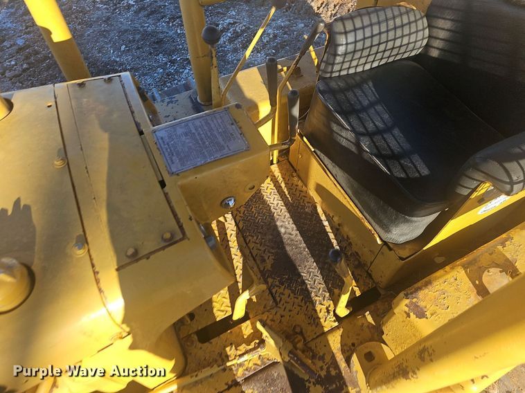 image for item NP9374 1968 Caterpillar D6C dozer