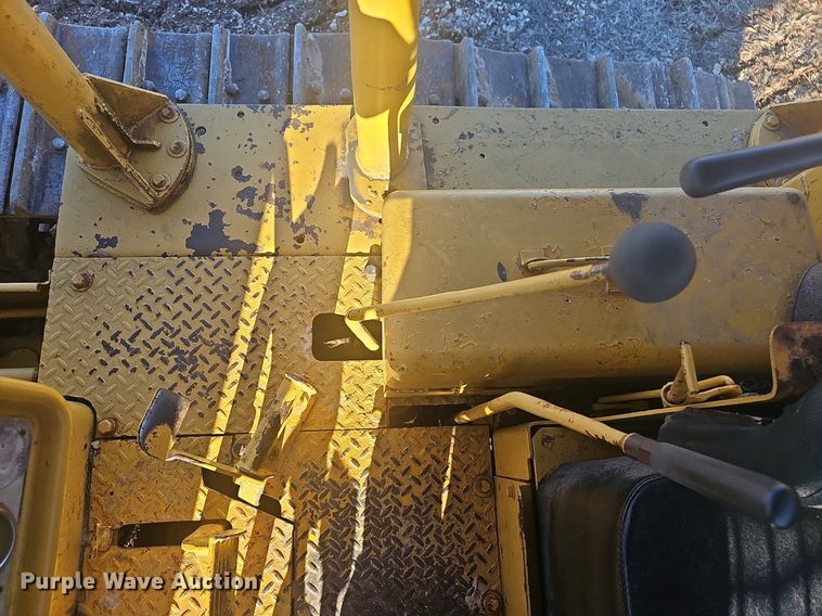 image for item NP9374 1968 Caterpillar D6C dozer