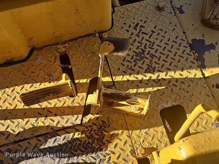 image for item NP9374 1968 Caterpillar D6C dozer