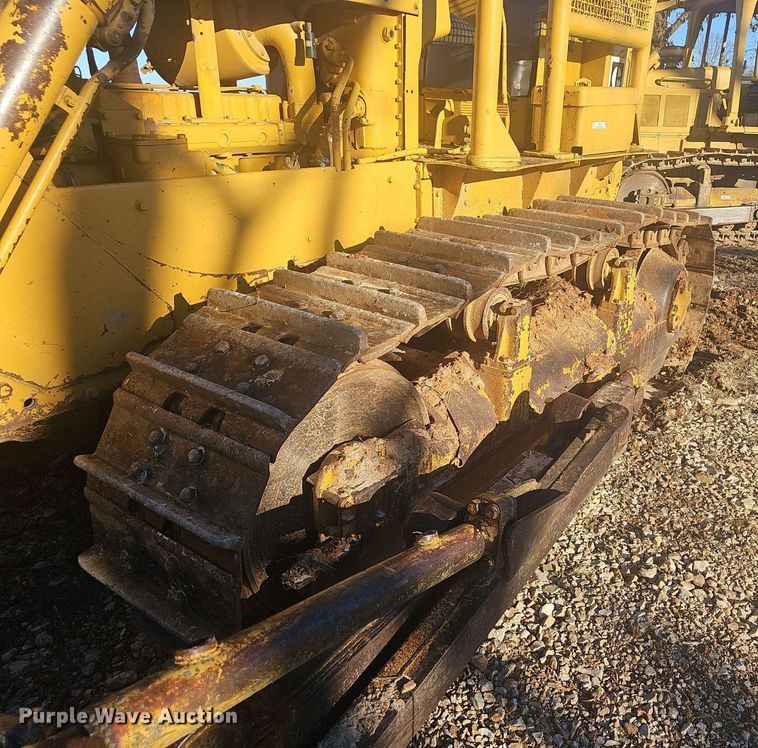 image for item NP9374 1968 Caterpillar D6C dozer
