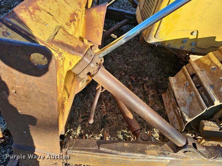 image for item NP9375 1981 Caterpillar D6D dozer