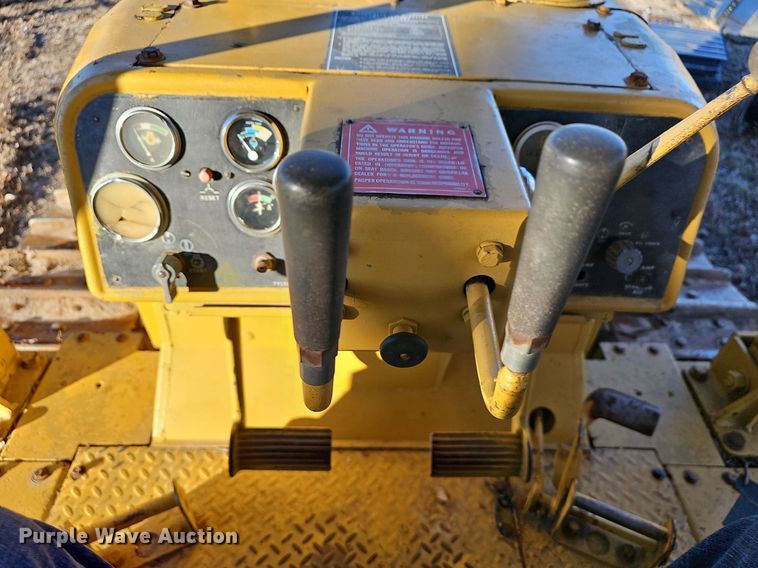 image for item NP9375 1981 Caterpillar D6D dozer