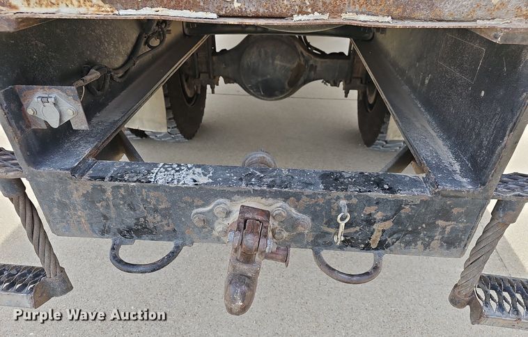 image for item NP9378 2004 International  7400  bucket truck