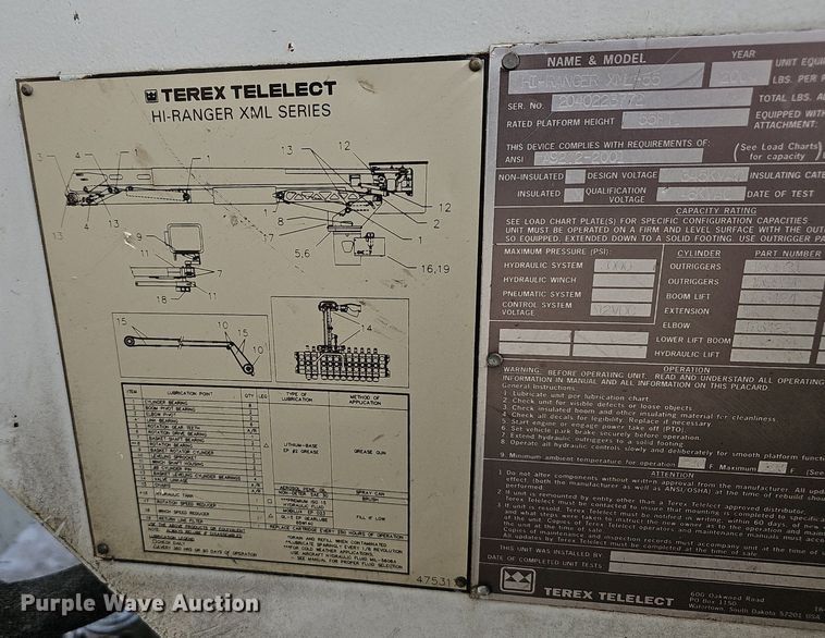 image for item NP9378 2004 International  7400  bucket truck
