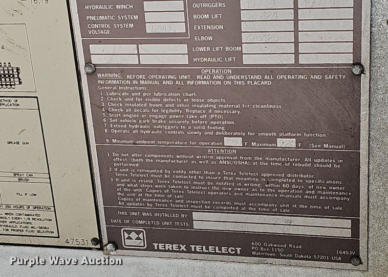 image for item NP9378 2004 International  7400  bucket truck