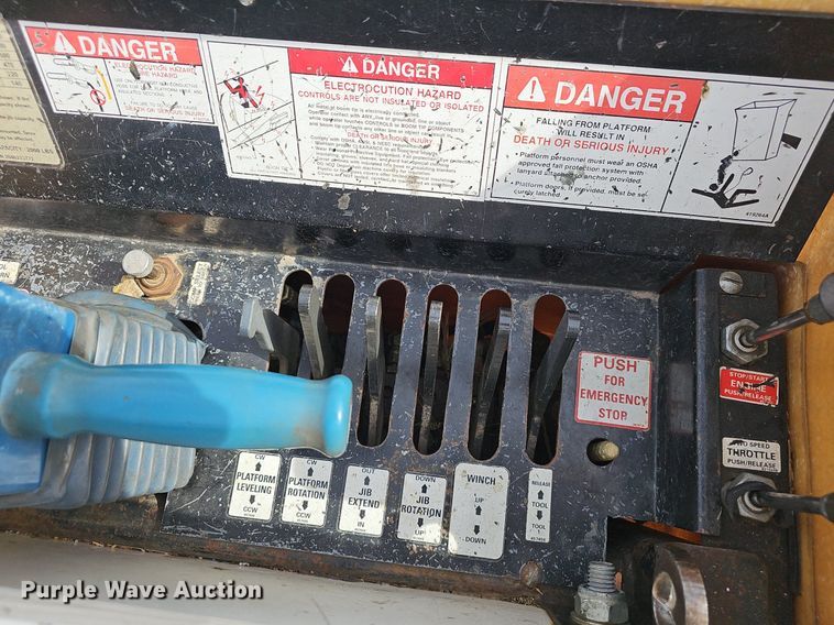 image for item NP9378 2004 International  7400  bucket truck